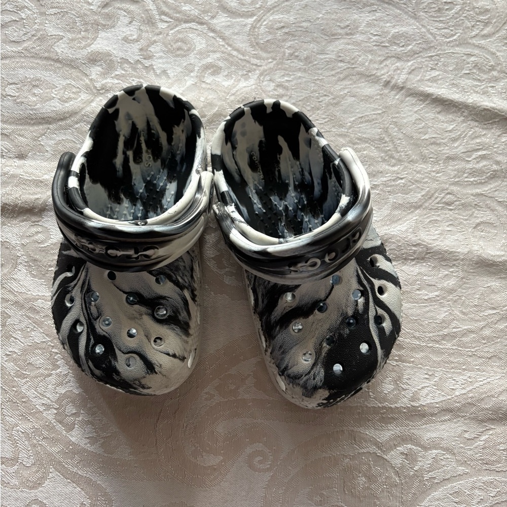 CROCS Kids classic Marbled Black and White Swirl